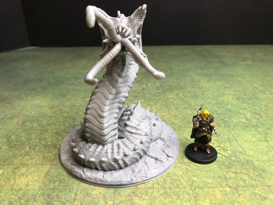 Alpha Larva Gargantuan Miniature – 28-33mm Scale | Massive Underdark Beast