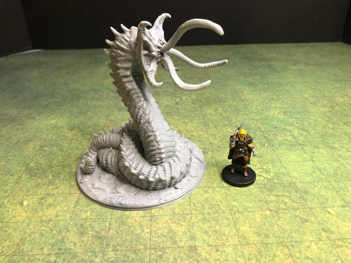 Alpha Larva Gargantuan Miniature – 28-33mm Scale | Massive Underdark Beast