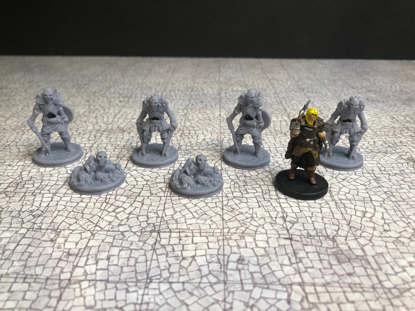 Icy Skeleton Miniature – 28-33mm Scale | Frozen Undead for Arctic RPG Encounters