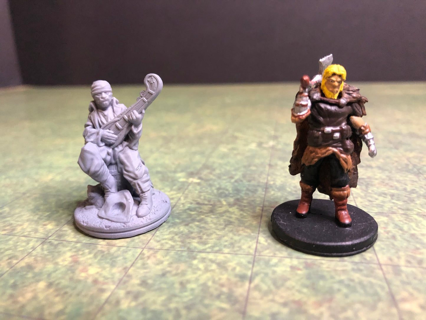 Performance Troupe Miniature Set – 28-33mm Scale | Bards & Entertainers
